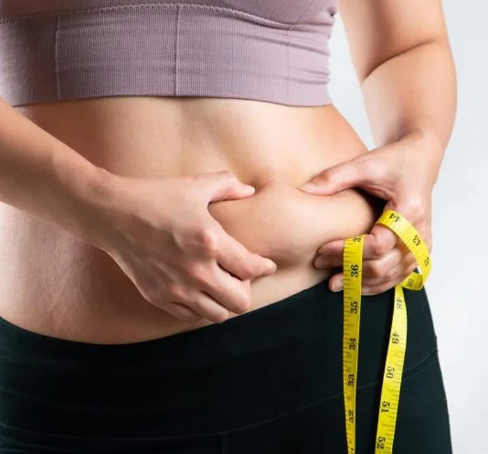 Measuring the waist while using MomBurn weight loss gummies as part of a routine